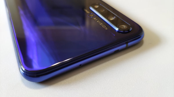 Тест смартфона Honor 20: красавчик с мощной начинкой и необычной камерой