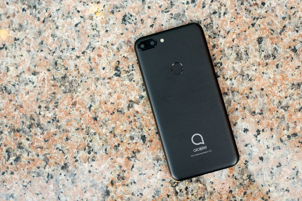 Праздник в начальном сегменте: Alcatel 1s 2019