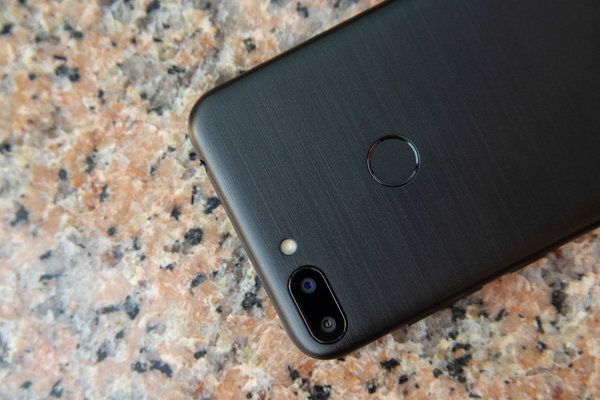 Праздник в начальном сегменте: Alcatel 1s 2019