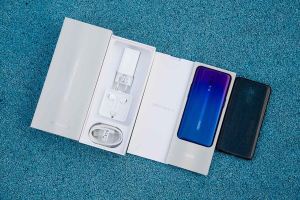 Носорог без рога: знакомимся с OPPO Reno Z — Комплектация и внешний вид. 1