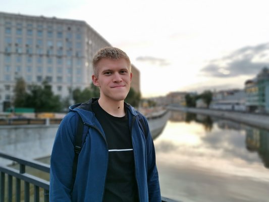 Обзор HONOR 20 Pro: 5 камер и завораживающий блеск