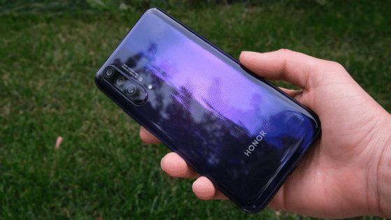 Обзор HONOR 20 Pro: 5 камер и завораживающий блеск
