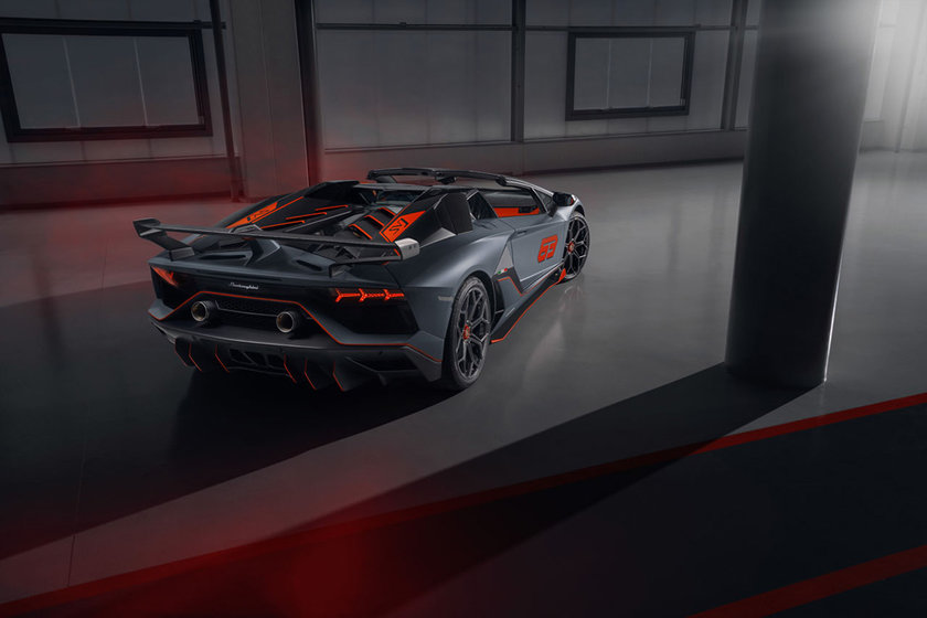 Lamborghini показала пару новых резвых суперкаров