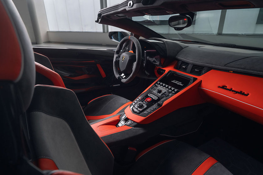 Lamborghini показала пару новых резвых суперкаров