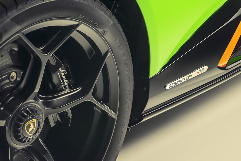 Lamborghini показала пару новых резвых суперкаров