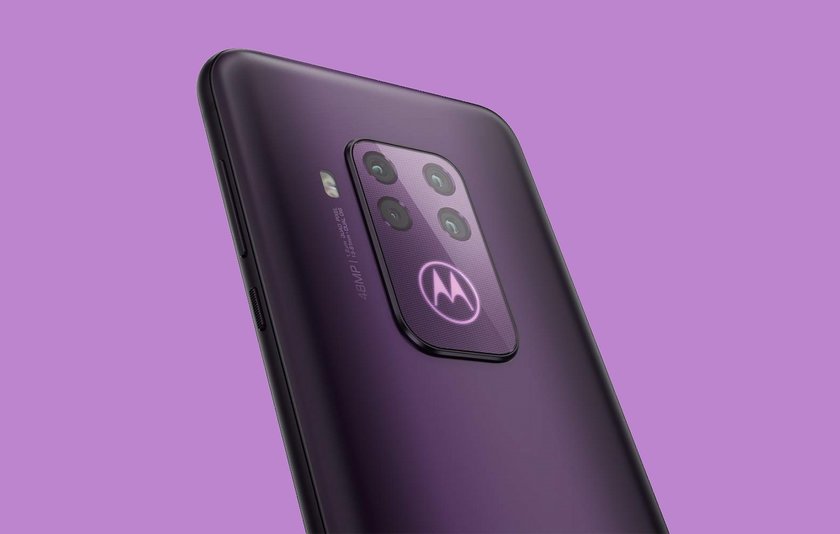 Motorola One Zoom с квадрокамерой засветился в интернет-магазине