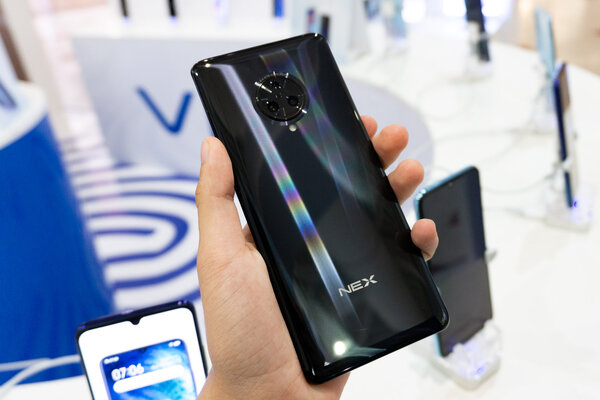 В России представлен Vivo NEX 3 — смартфон без кнопок с камерой на 64 Мп