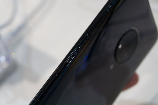 В России представлен Vivo NEX 3 — смартфон без кнопок с камерой на 64 Мп
