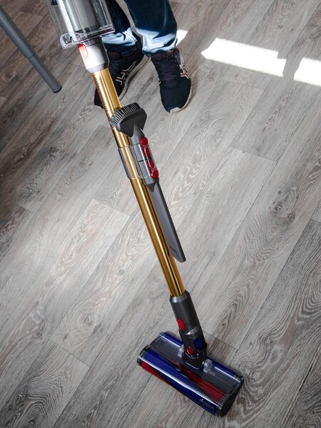 Большая мощность, дисплей и новая насадка: Обзор Dyson V11 Absolute Pro