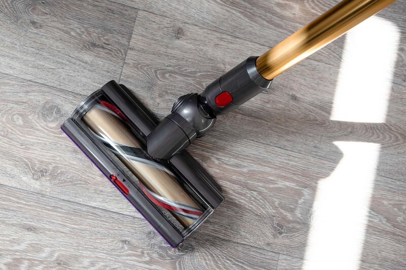 Большая мощность, дисплей и новая насадка: Обзор Dyson V11 Absolute Pro