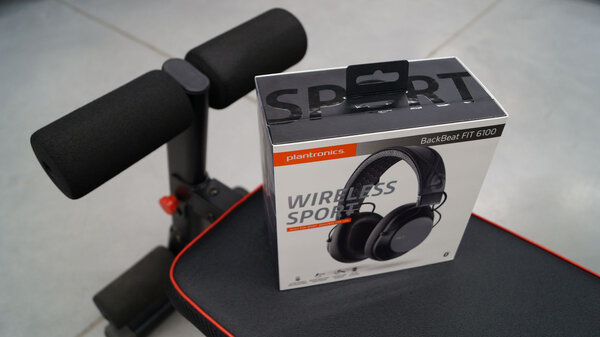 Тест беспроводной гарнитуры Plantronics BackBeat FIT 6100: для спорта и не только