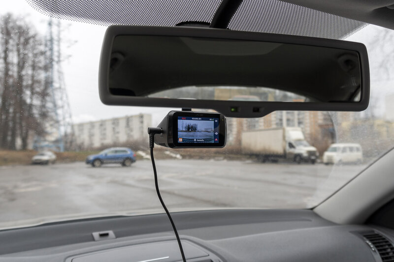 Обзор Mio MiVue i95: следим за обстановкой, экономим на штрафах