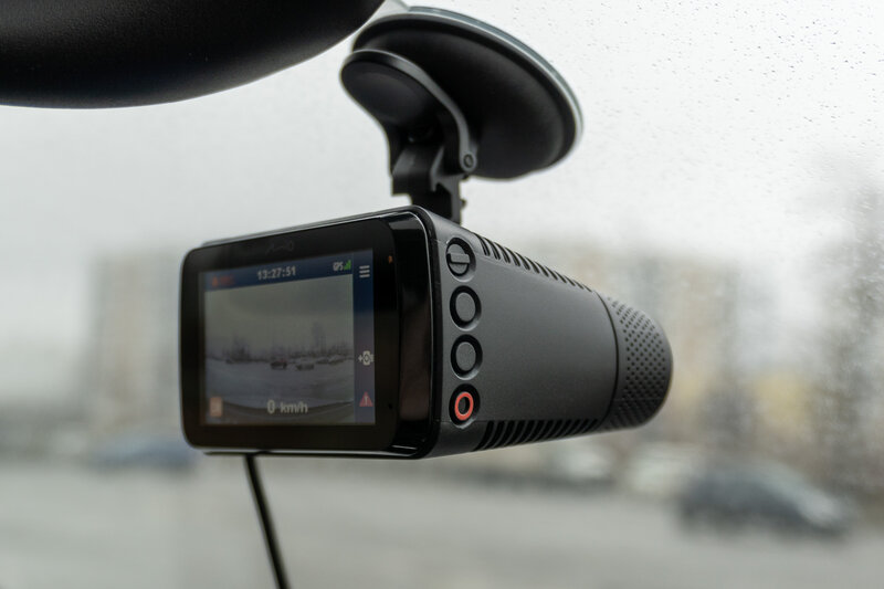 Обзор Mio MiVue i95: следим за обстановкой, экономим на штрафах