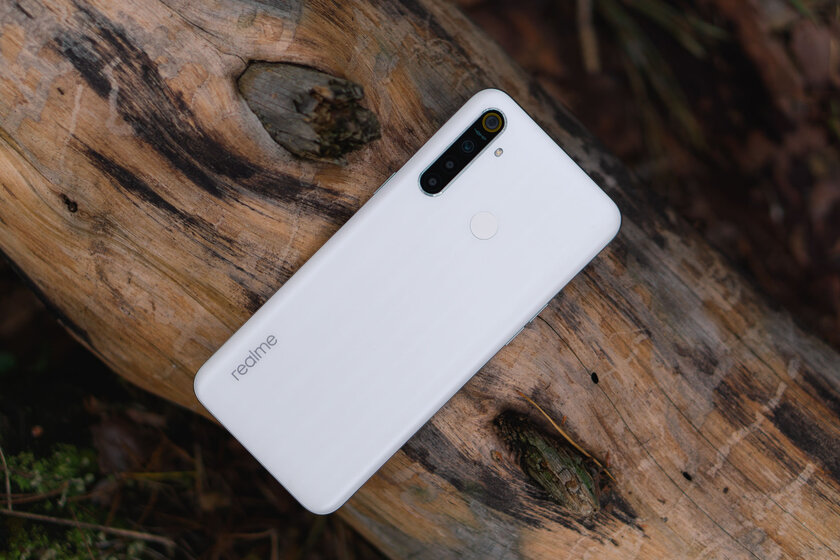Обзор Realme 6i: третий лишний