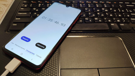 Тест смартфона Samsung Galaxy A41: приятный снаружи и удобный внутри
