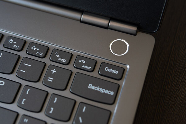 Обзор Lenovo ThinkBook 13s: меж двух огней