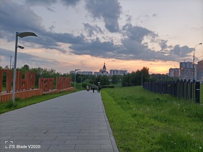 Обзор ZTE Blade V2020: средний класс в глянце