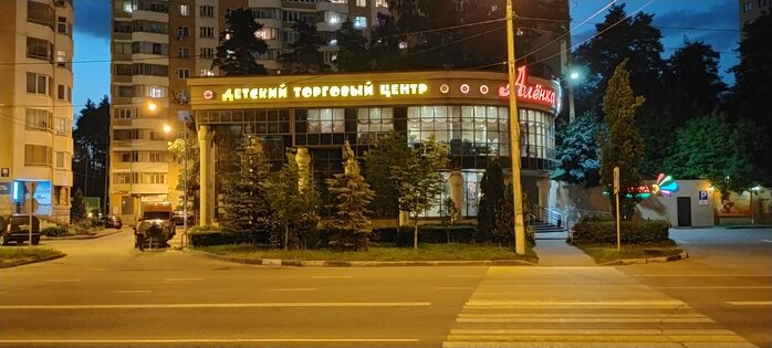Обзор смартфона OPPO A72: сияющий и неоднозначный