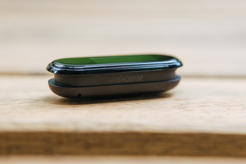 Уверены, что с NFC лучше? Обзор официального Xiaomi Mi Band 4 NFC для России