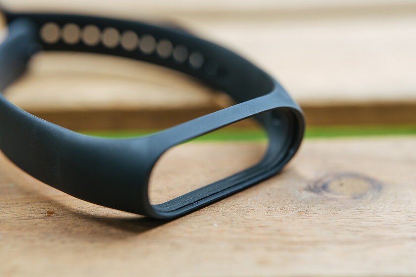 Уверены, что с NFC лучше? Обзор официального Xiaomi Mi Band 4 NFC для России
