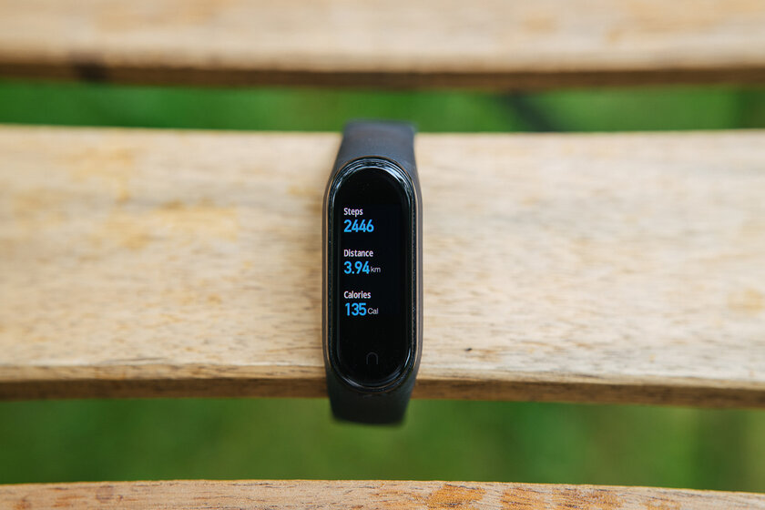 Уверены, что с NFC лучше? Обзор официального Xiaomi Mi Band 4 NFC для России