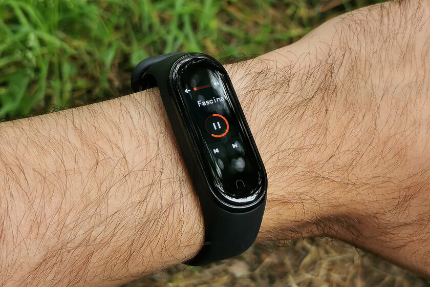Уверены, что с NFC лучше? Обзор официального Xiaomi Mi Band 4 NFC для России