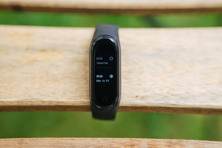 Уверены, что с NFC лучше? Обзор официального Xiaomi Mi Band 4 NFC для России