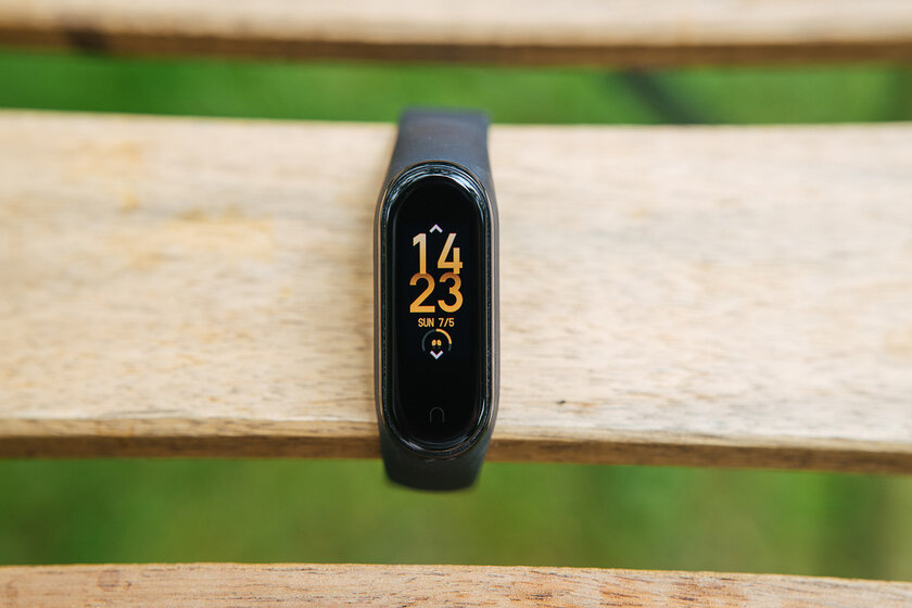 Уверены, что с NFC лучше? Обзор официального Xiaomi Mi Band 4 NFC для России