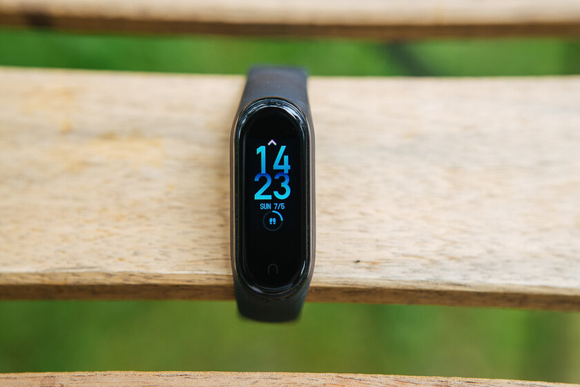 Уверены, что с NFC лучше? Обзор официального Xiaomi Mi Band 4 NFC для России