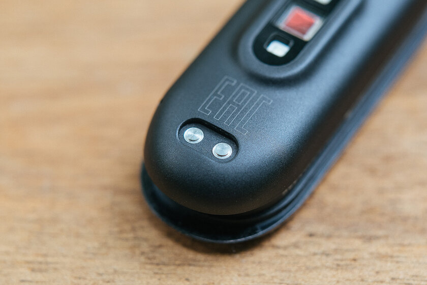 Уверены, что с NFC лучше? Обзор официального Xiaomi Mi Band 4 NFC для России