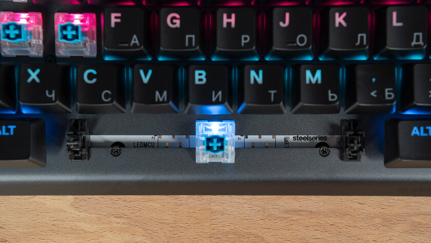 Обзор SteelSeries Apex 5: дисплей вместо индикаторов — Тактильные полумеханические переключатели. 7