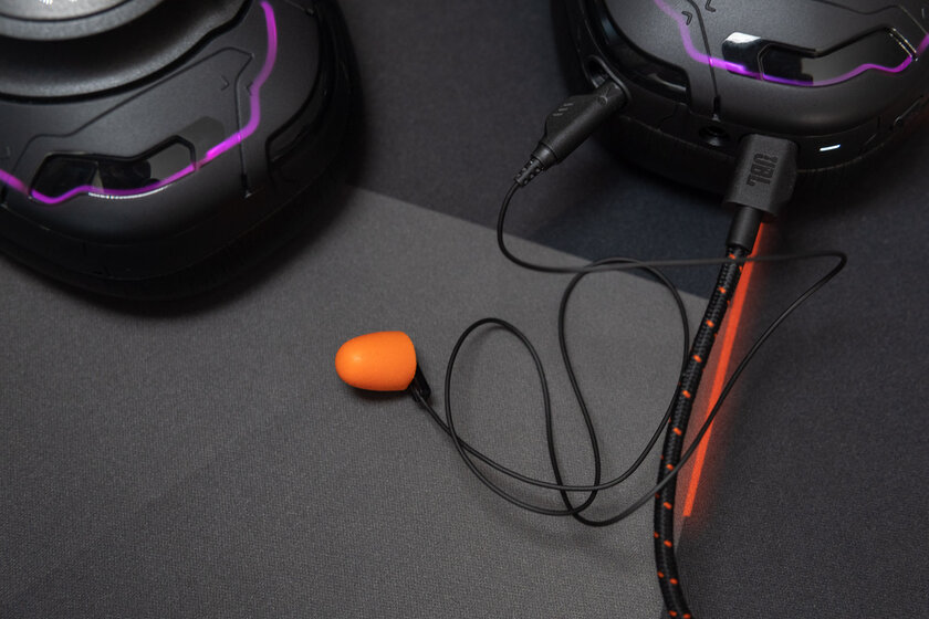 Обзор JBL Quantum One: тишина по-геймерски