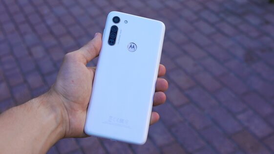 Обзор Motorola Moto G8: элегантный дизайн и невероятная автономность