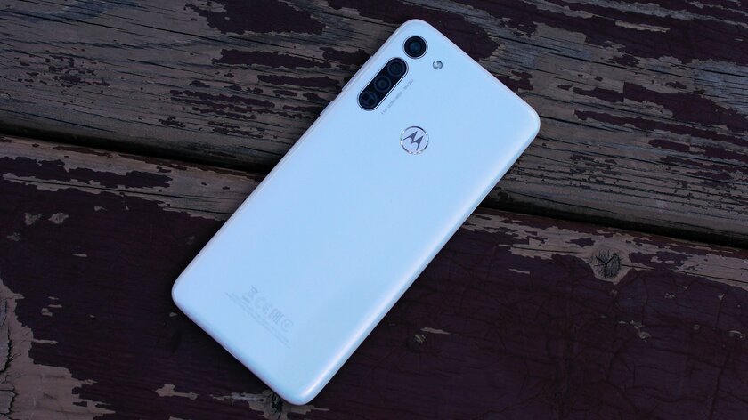 Обзор Motorola Moto G8: элегантный дизайн и невероятная автономность