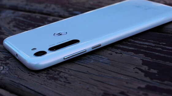 Обзор Motorola Moto G8: элегантный дизайн и невероятная автономность