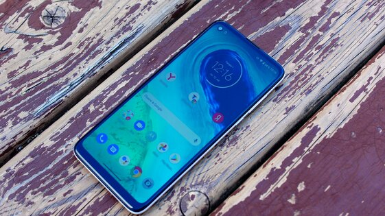 Обзор Motorola Moto G8: элегантный дизайн и невероятная автономность