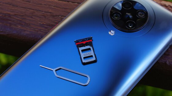 Обзор Xiaomi POCO F2 Pro: смартфон с мощнейшим железом и необычным экраном