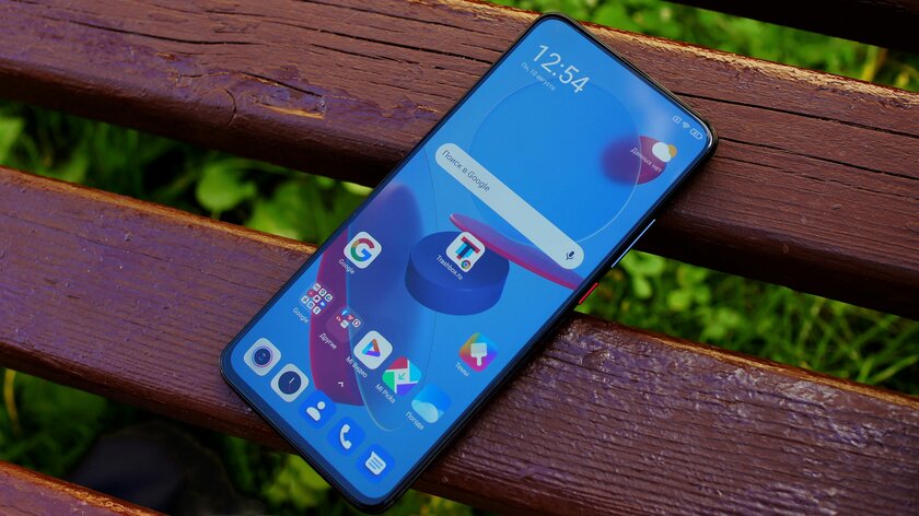 Обзор Xiaomi POCO F2 Pro: смартфон с мощнейшим железом и необычным экраном