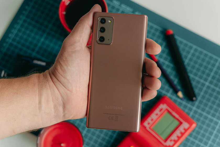 Обзор Samsung Galaxy Note20: шикарный дисплей с плоскими краями