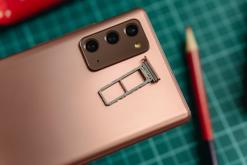 Обзор Samsung Galaxy Note20: шикарный дисплей с плоскими краями