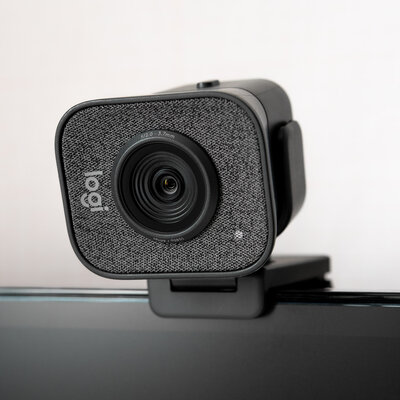 Обзор Logitech StreamCam: профессиональные технологии для дома — Дизайн и эргономика. 4