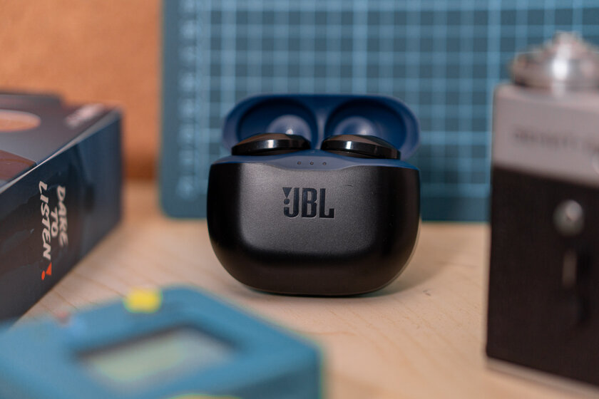 Обзор JBL TUNE 125TWS: 32 часа автономности, и это не выдумки