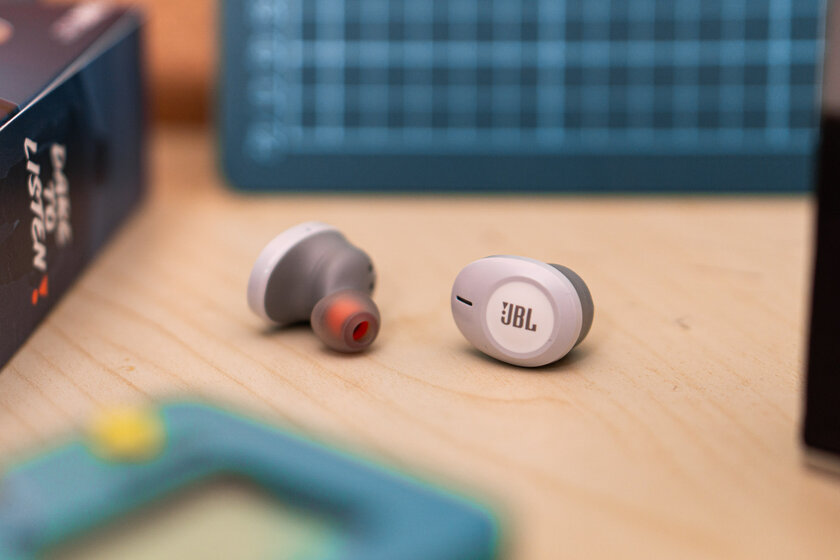 Обзор JBL TUNE 125TWS: 32 часа автономности, и это не выдумки