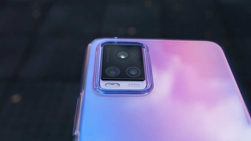 Обзор vivo V20. На что способен первый смартфон с Android 11