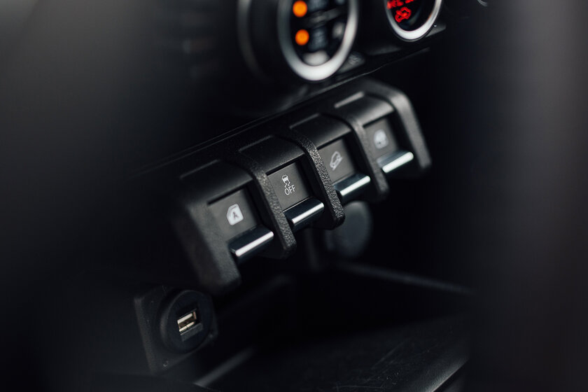 Тест-драйв Suzuki Jimny: компактный, красивый, но с небольшим запасом хода