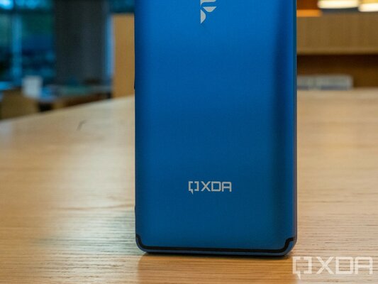 XDA Developers выпустили собственный смартфон на LineageOS