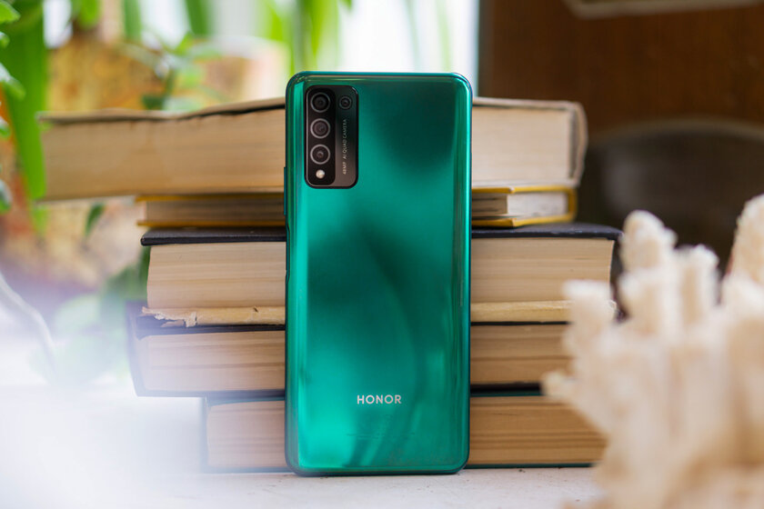 Обзор HONOR 10X Lite: 5000 мАч и 22,5-ваттная зарядка в комплекте