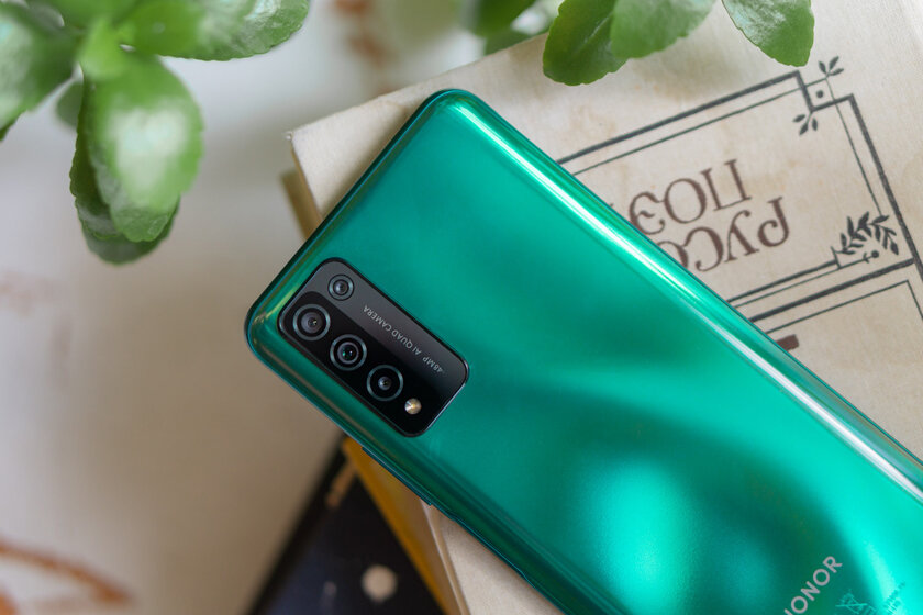 Обзор HONOR 10X Lite: 5000 мАч и 22,5-ваттная зарядка в комплекте
