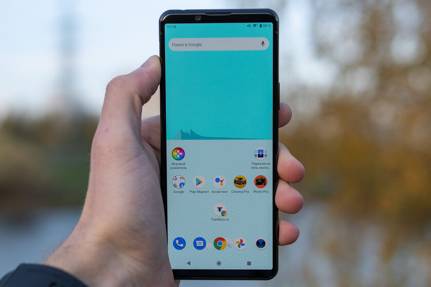 Sony Xperia 5 II — необычный смартфон, очень длинный и со странными камерами. Тестируем новинку
