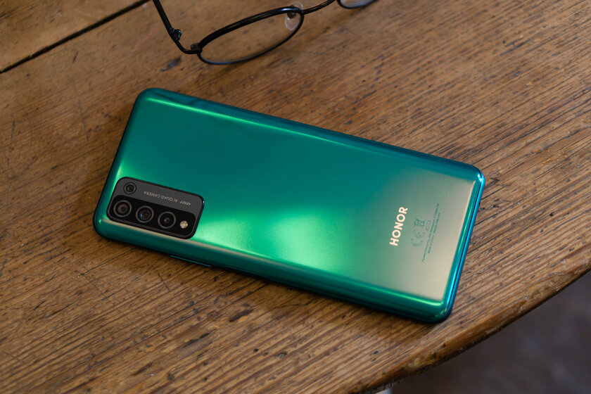 Обзор HONOR 10X Lite: 5000 мАч и 22,5-ваттная зарядка в комплекте